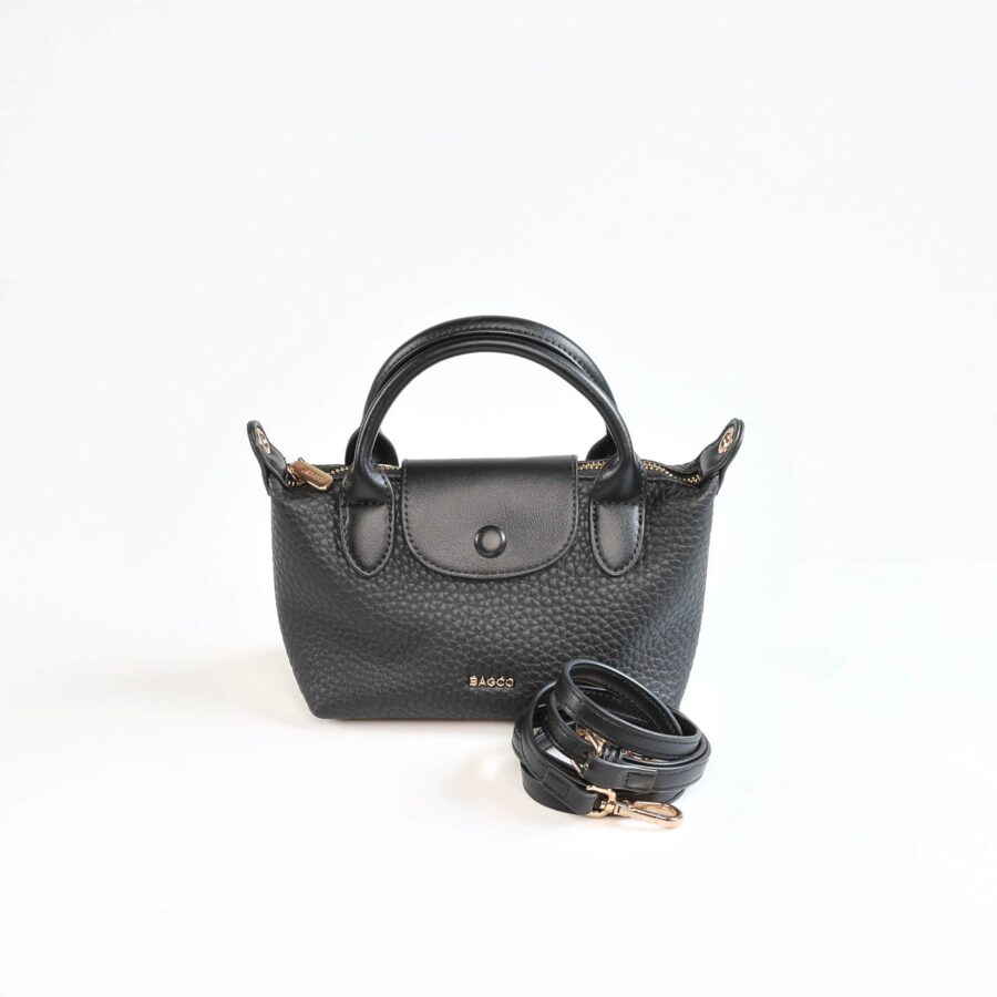 Sac à main en cuir noir avec bandoulière détachable, parfait pour un style chic et pratique..