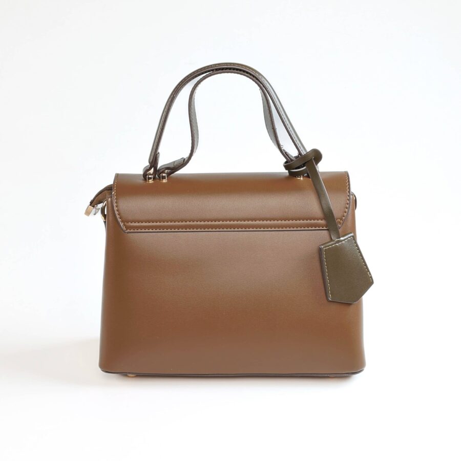 Sac à main en cuir marron pour femmes, accessoire de mode élégant et sophistiqué..
