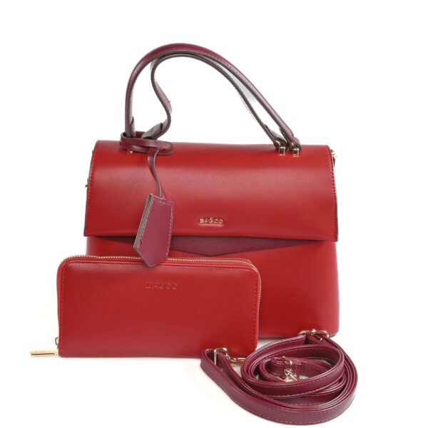 Sac à main rouge en cuir avec porte-monnaie assorti et bandoulière réglable, parfait pour un style c..