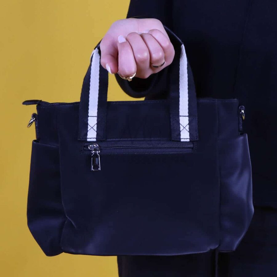 Nomade – Sac à main en Noir.