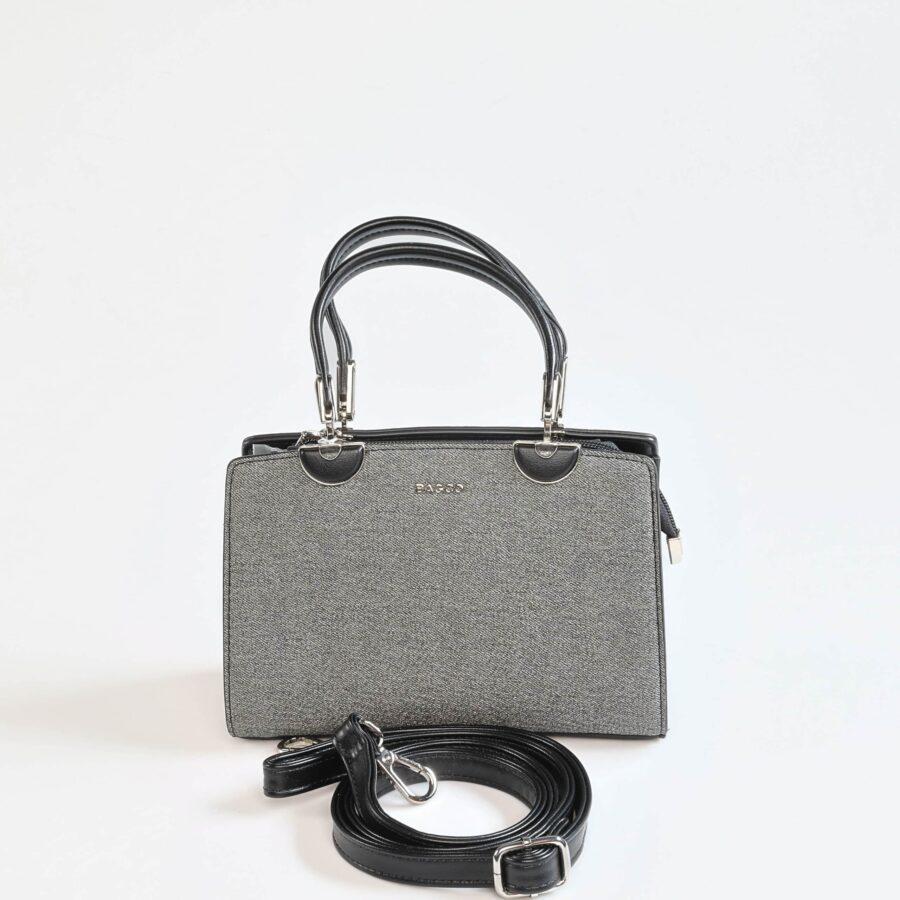 Sac à main gris élégant avec poignée en métal et bandoulière détachable, parfait pour un style chic..