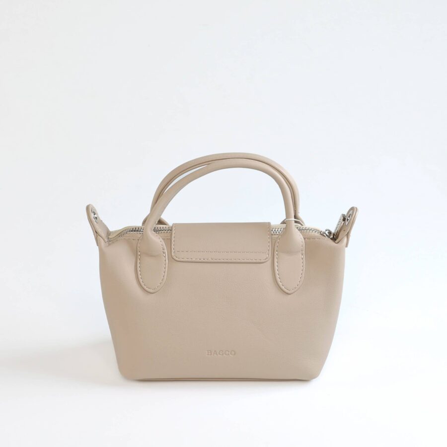 Sac à main beige en cuir, parfait pour un style chic et sophistiqué..