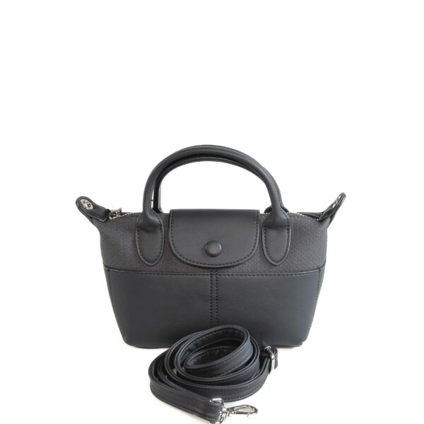 Sac à main en cuir noir avec poignée et bandoulière amovible, idéal pour un style élégant et pratiqu..