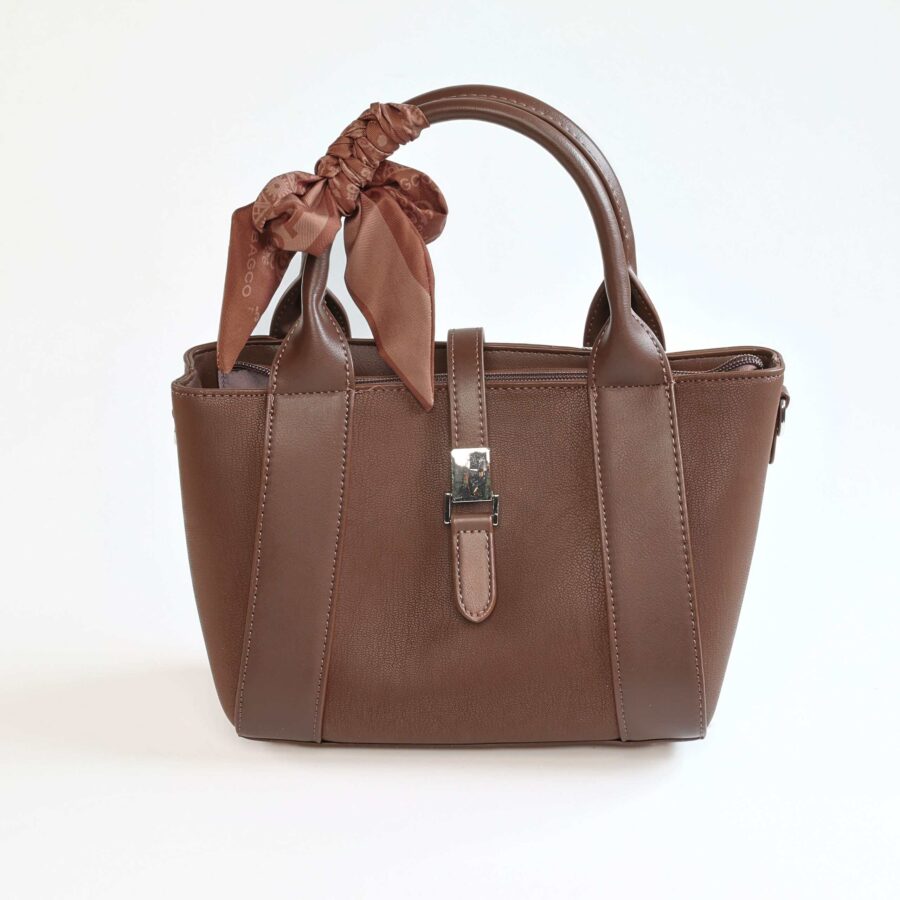 Sac à main en cuir marron avec foulard assorti, élégant et tendance..