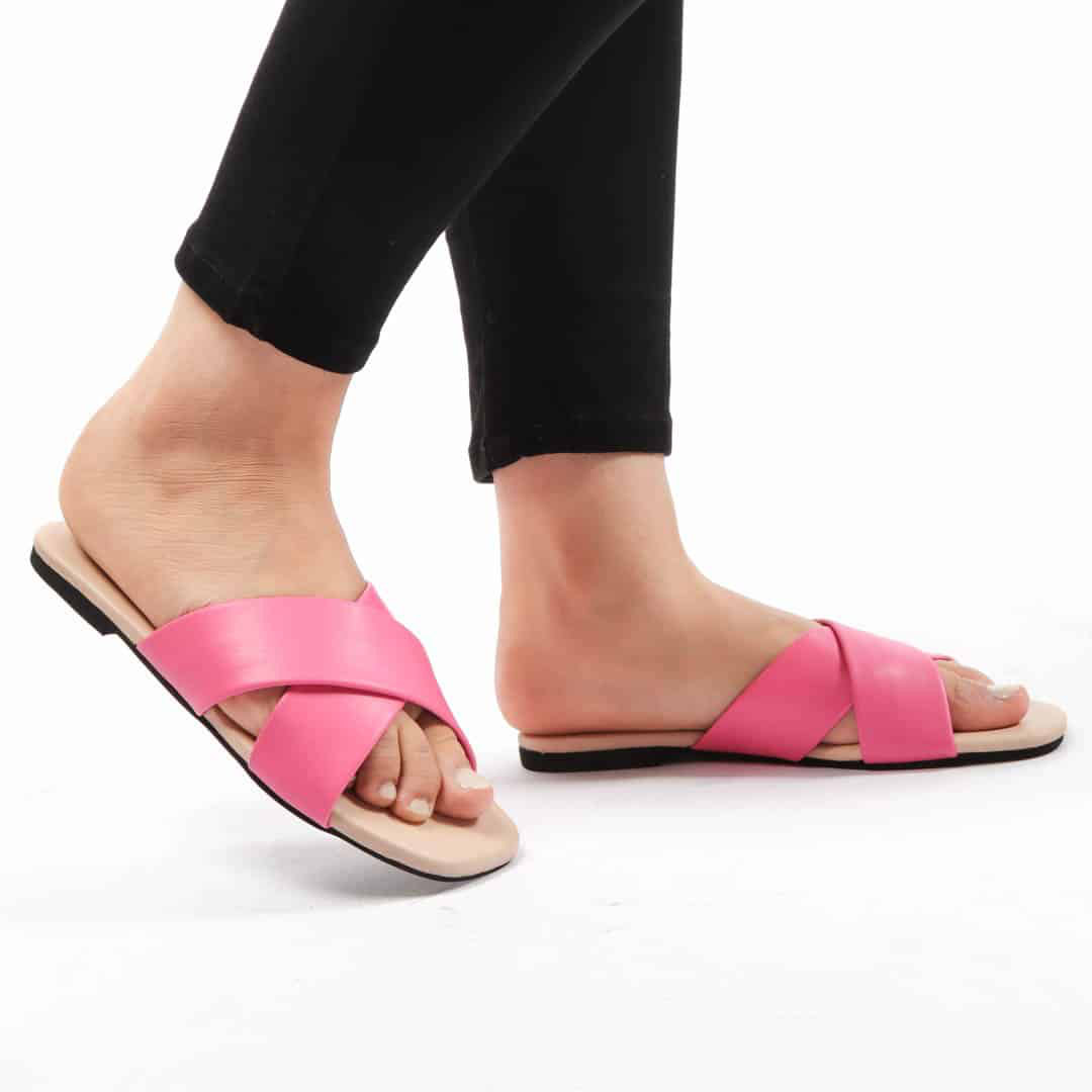 SOFY – Sandales plates en Rose.