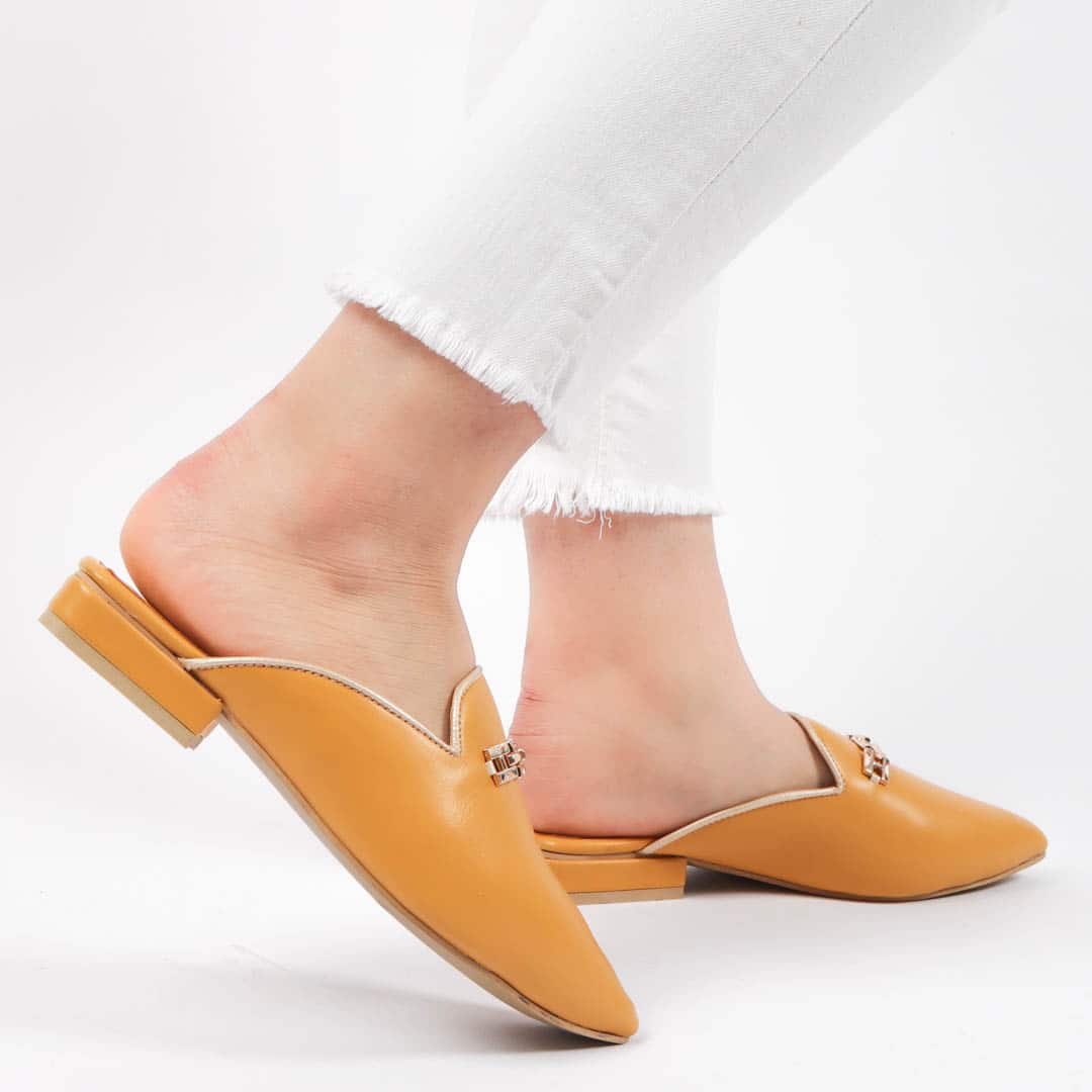 ANJA – Mules Femmes en Moutarde.