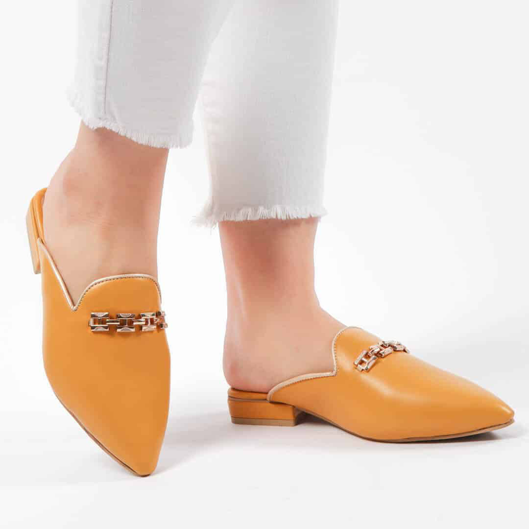 ANJA – Mules Femmes en Moutarde.