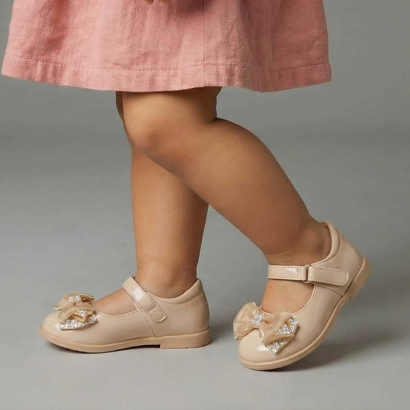 Angelina – Ballerines Fille en Blanc cassé.