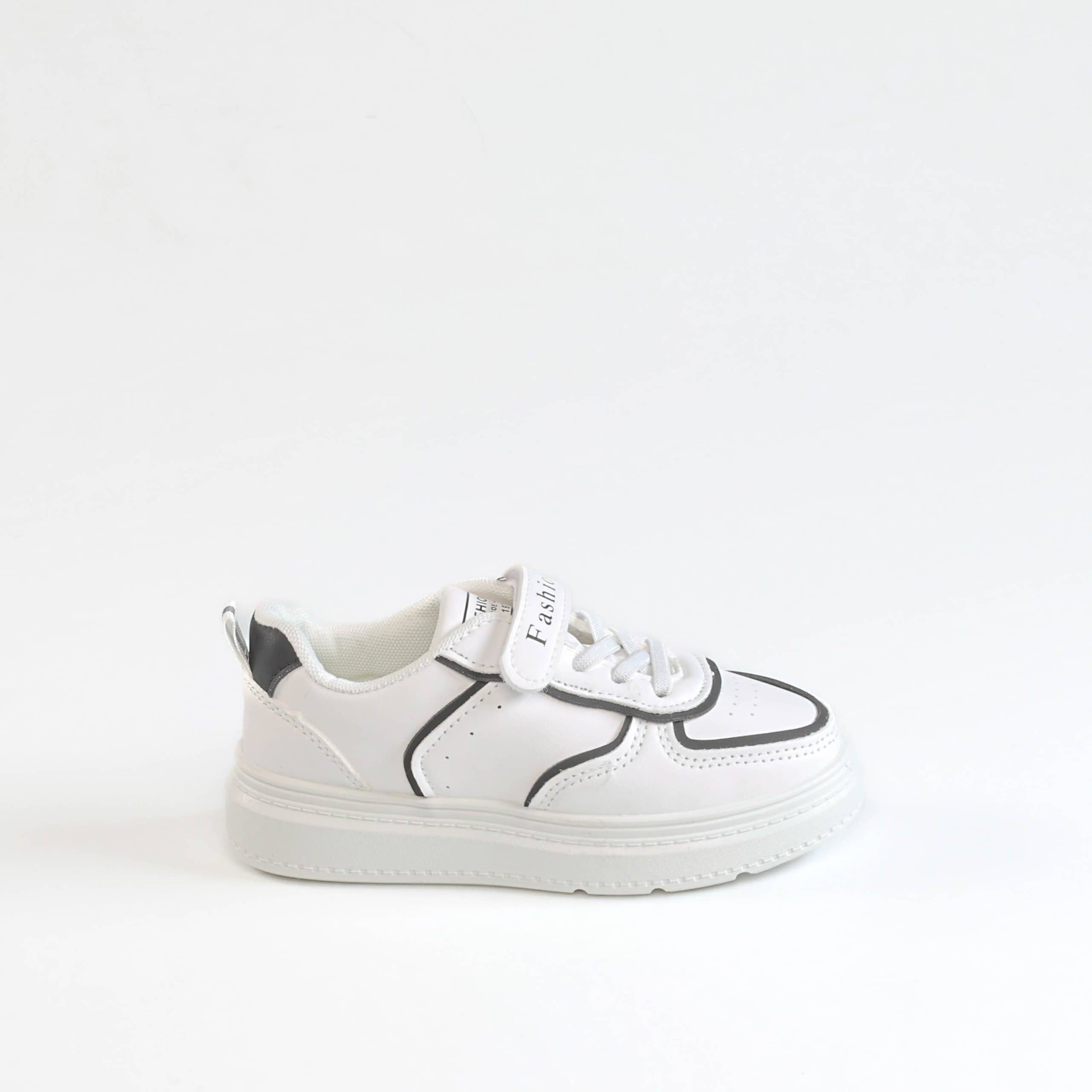 WARIS – Baskets enfants en Noir.