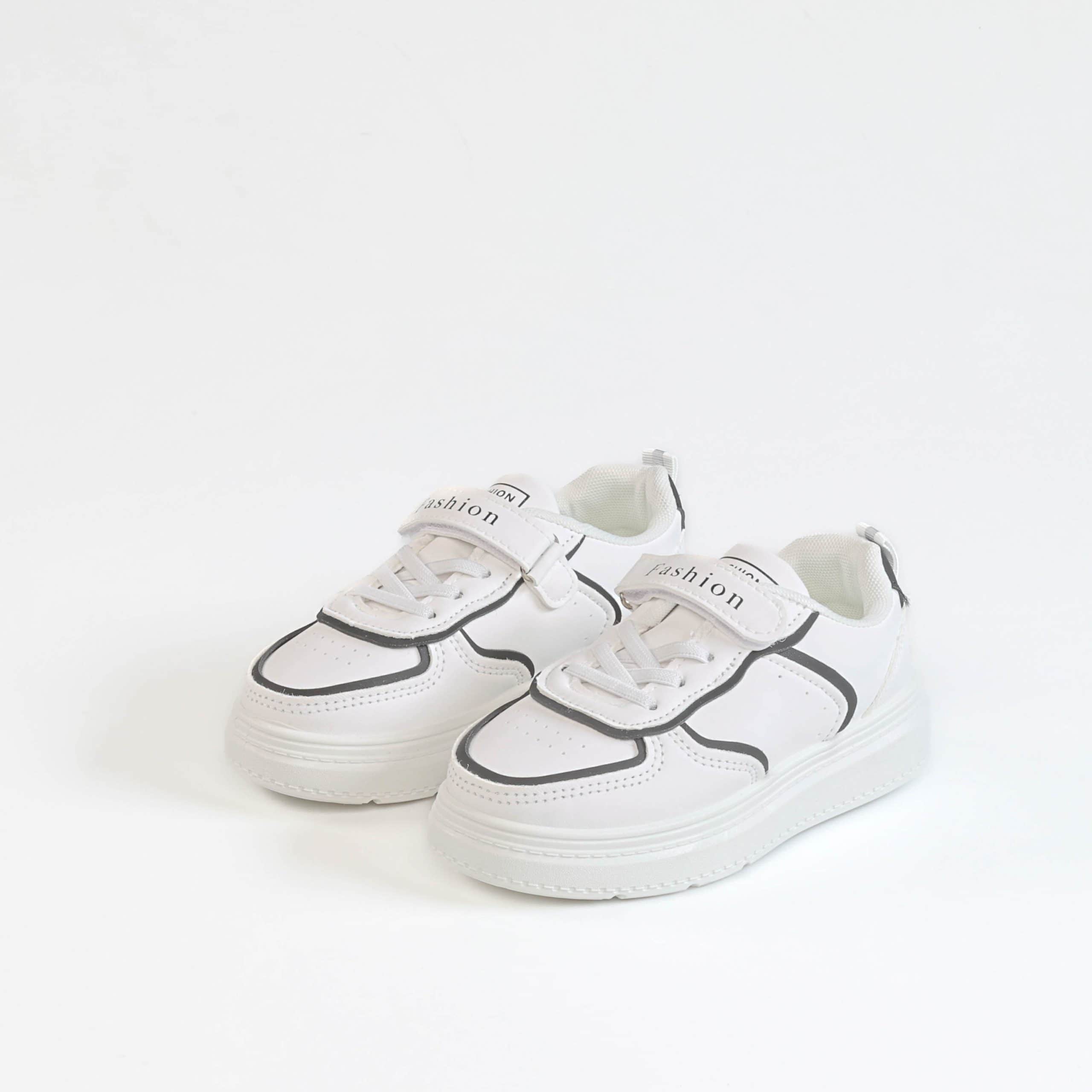 WARIS – Baskets enfants en Noir.