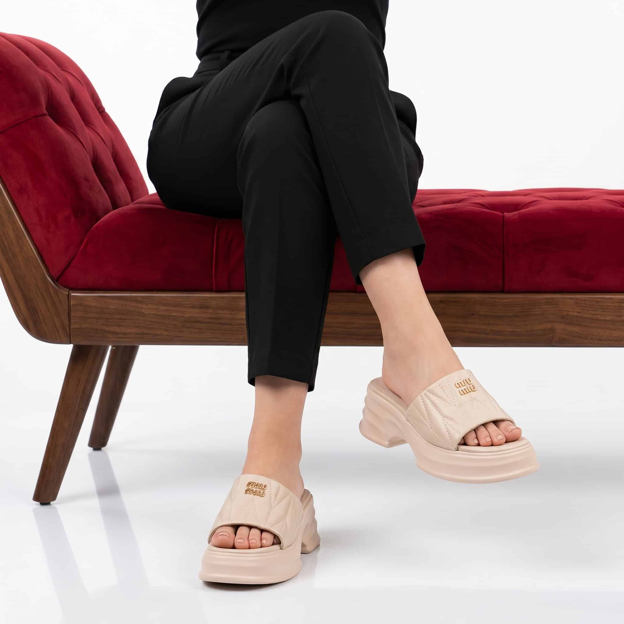 Fiesta – Sandales compensées en Beige.