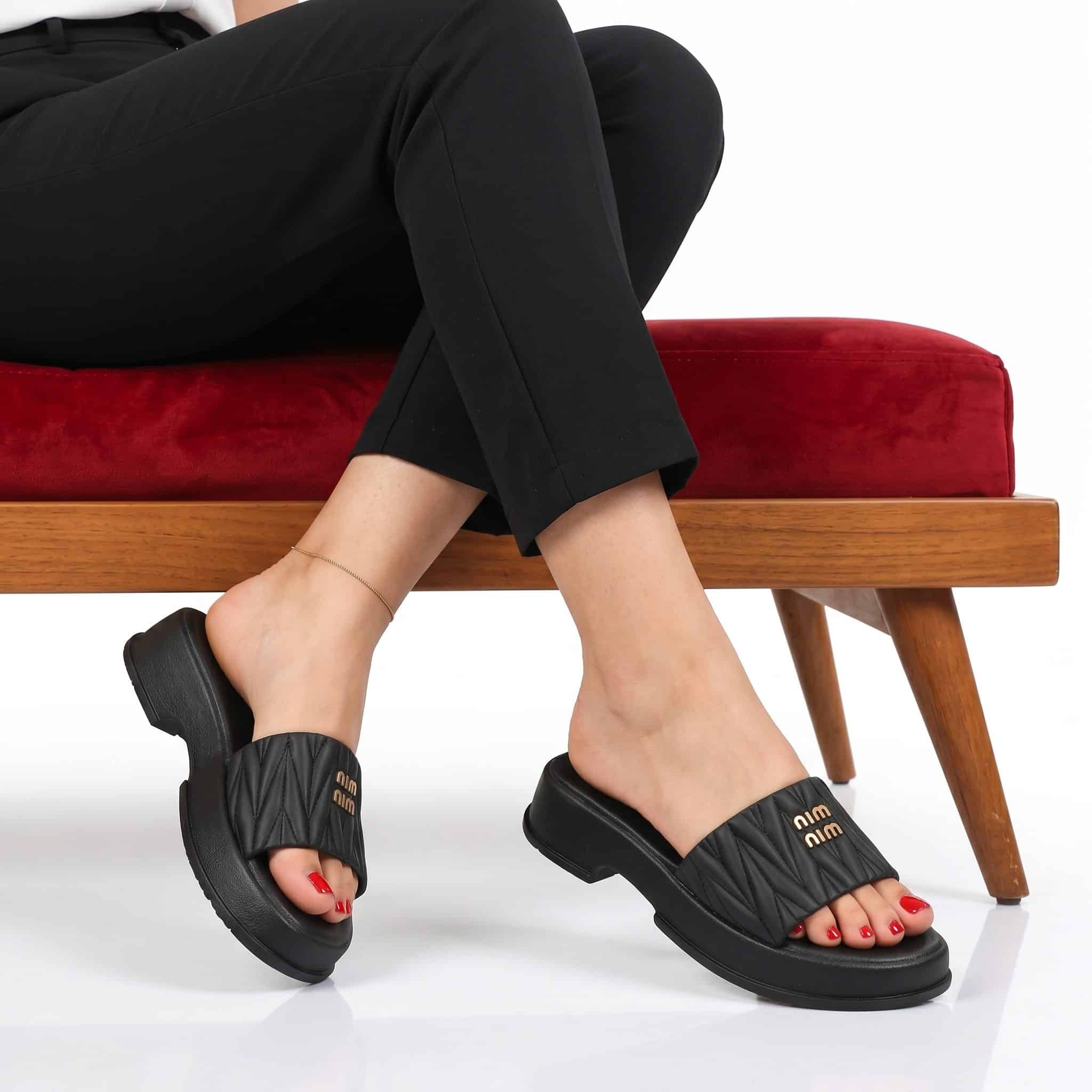 Fiesta – Sandales compensées en Noir.