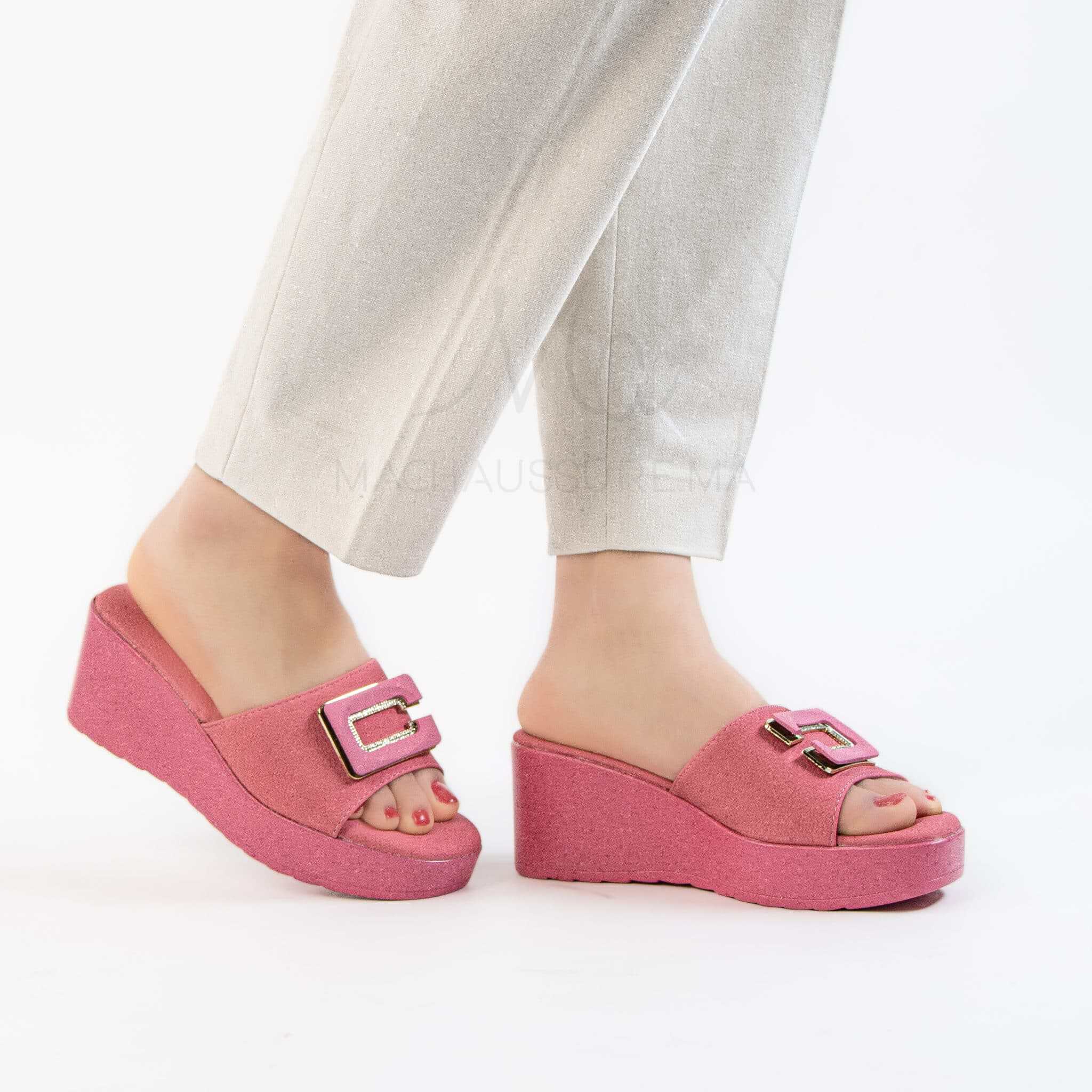 Kaysa – Sandales compensées confortables en Fuchsia.