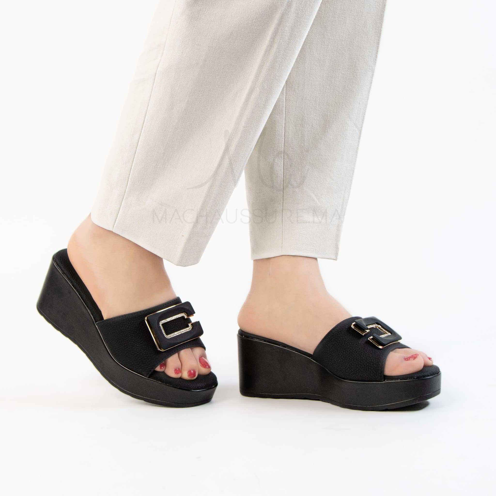 Kaysa – Sandales compensées confortables en Noir.