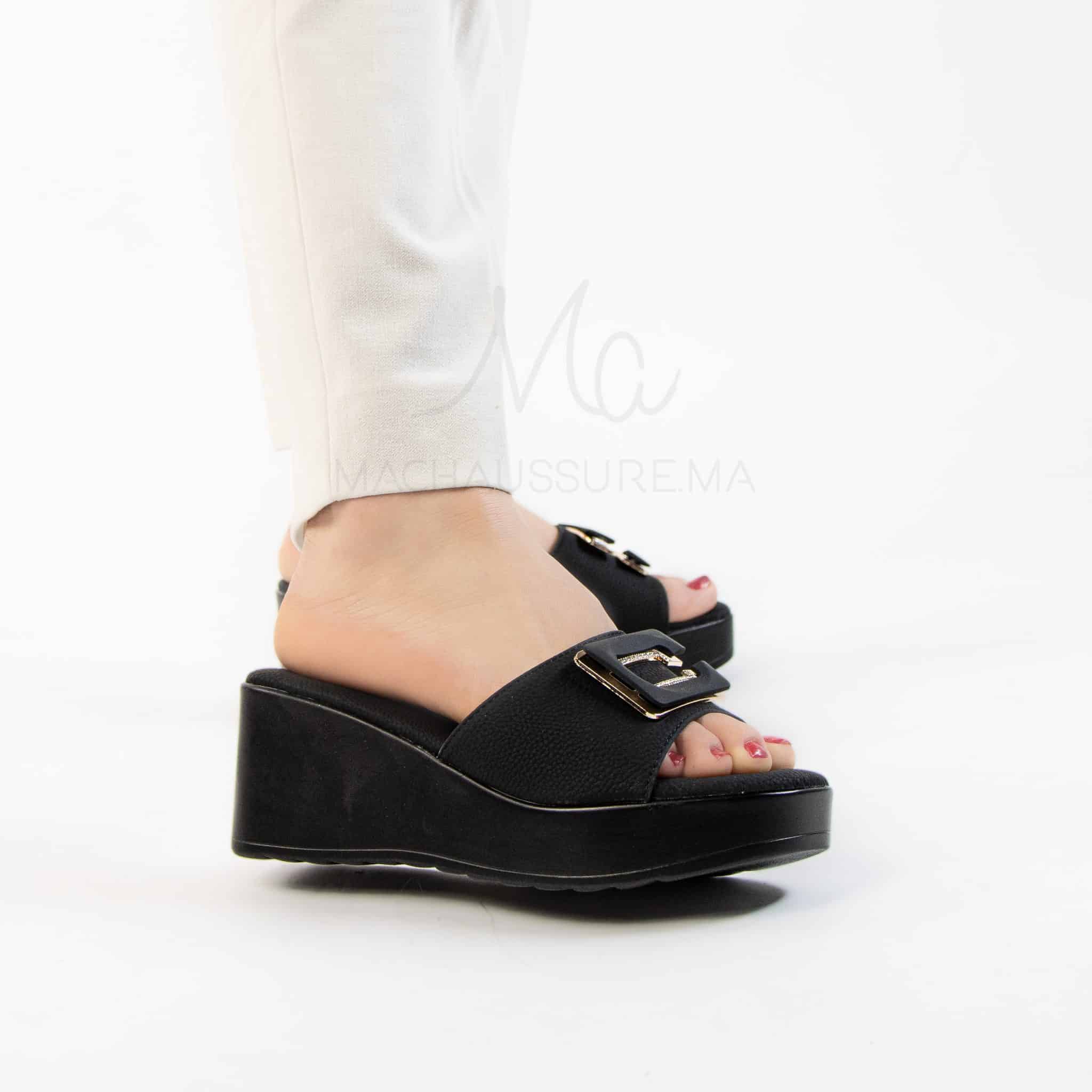 Kaysa – Sandales compensées confortables en Noir.