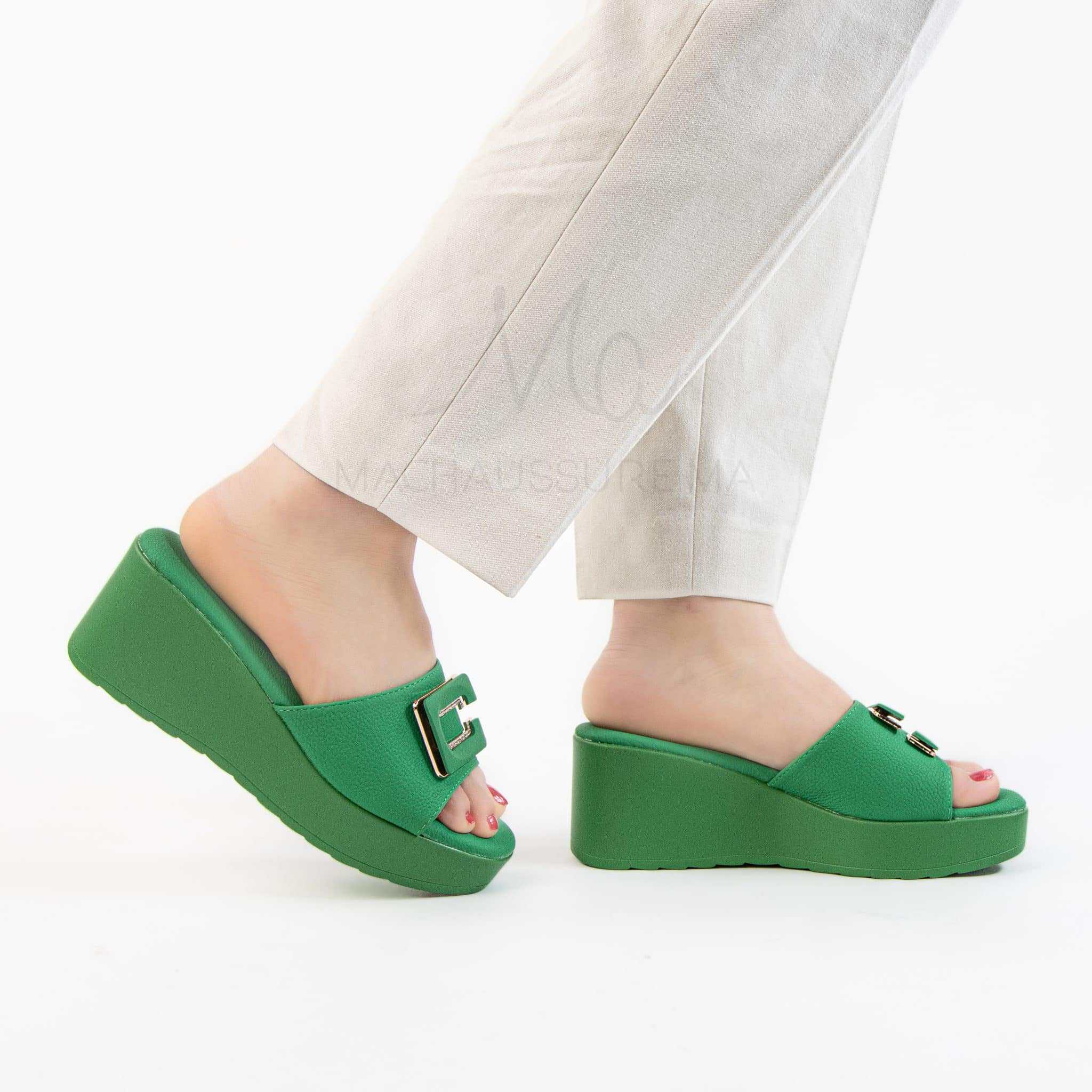 Kaysa – Sandales compensées confortables en Vert.