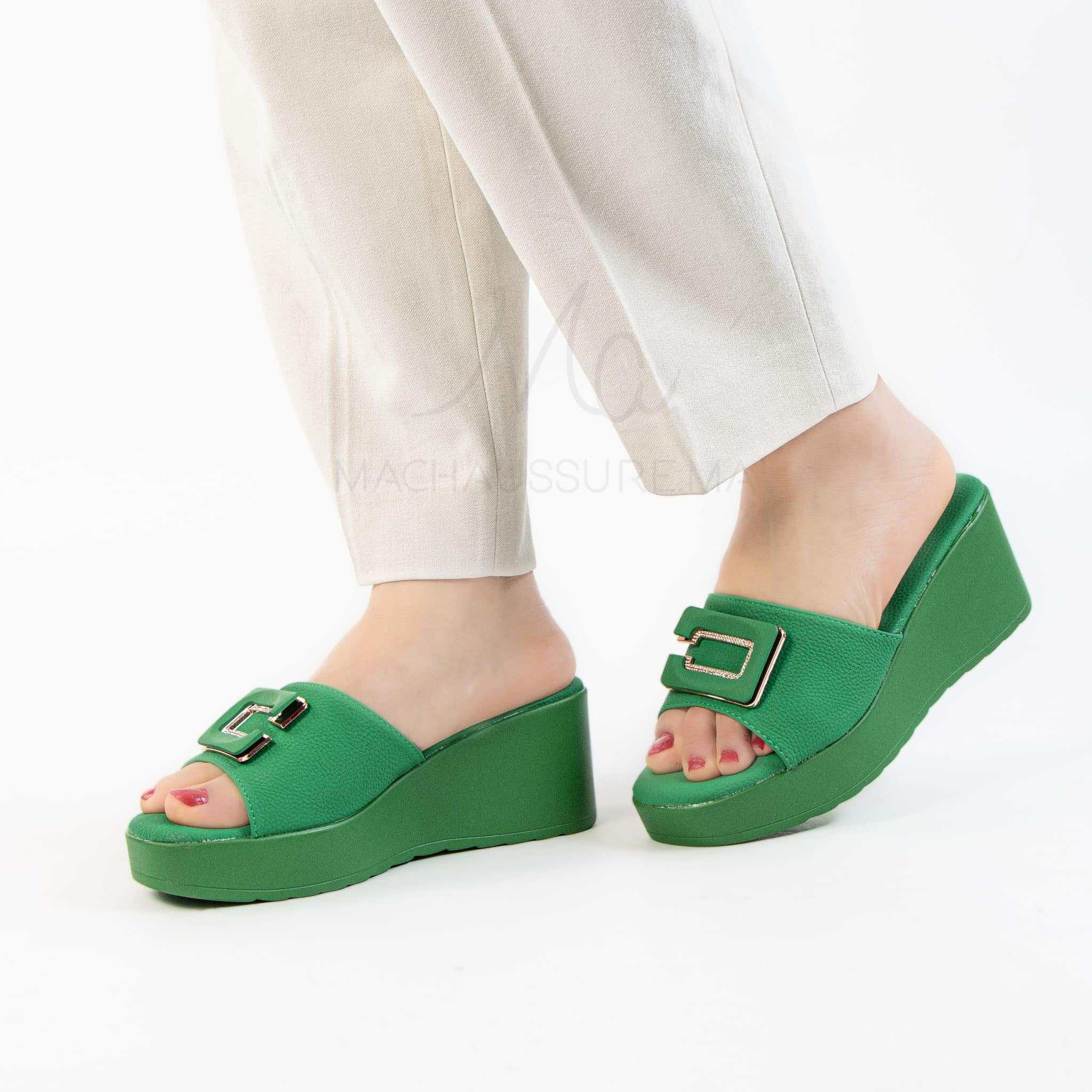 Kaysa – Sandales compensées confortables en Vert.
