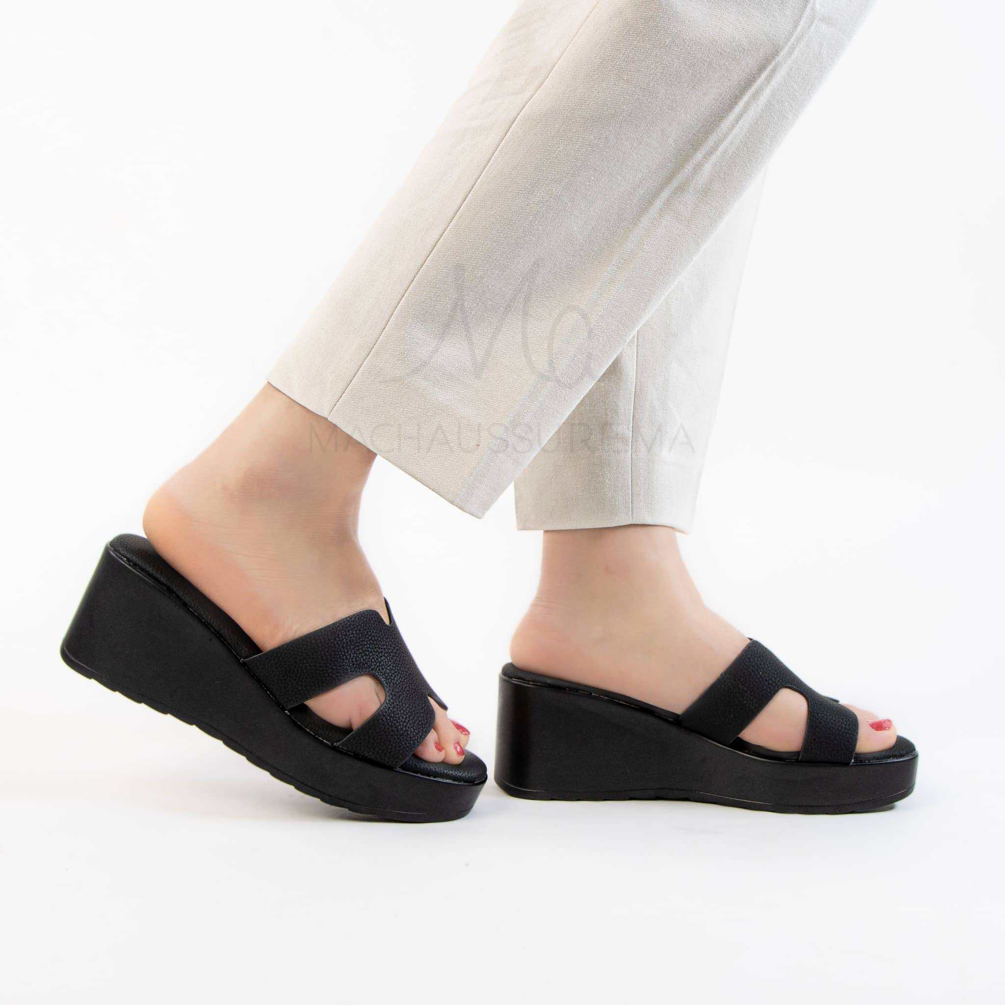 Sekina – Sandales compensées confortables en Noir.