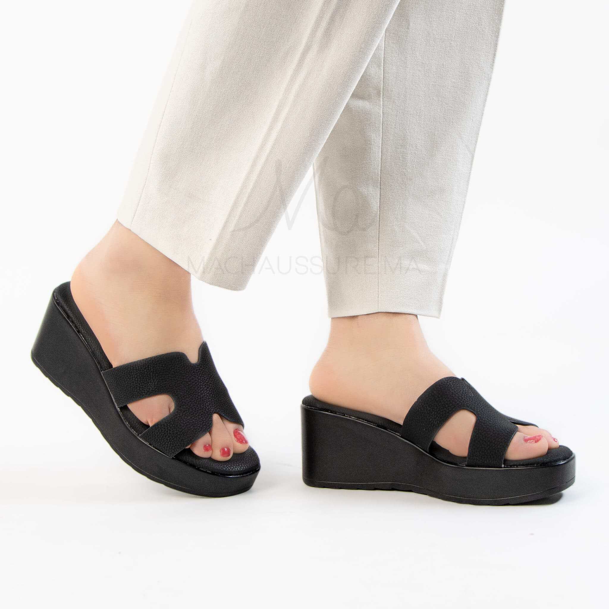 Sekina – Sandales compensées confortables en Noir.