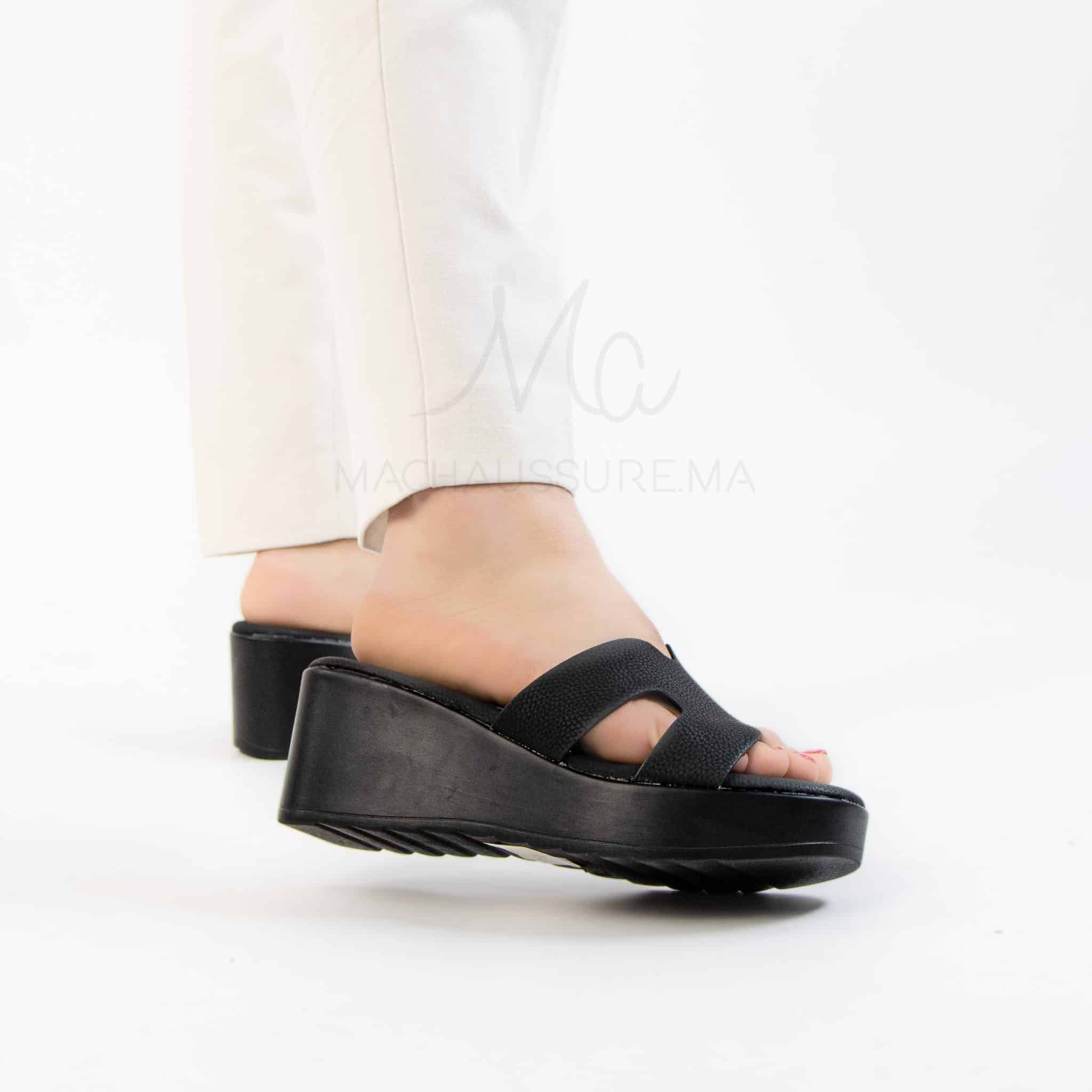 Sekina – Sandales compensées confortables en Noir.