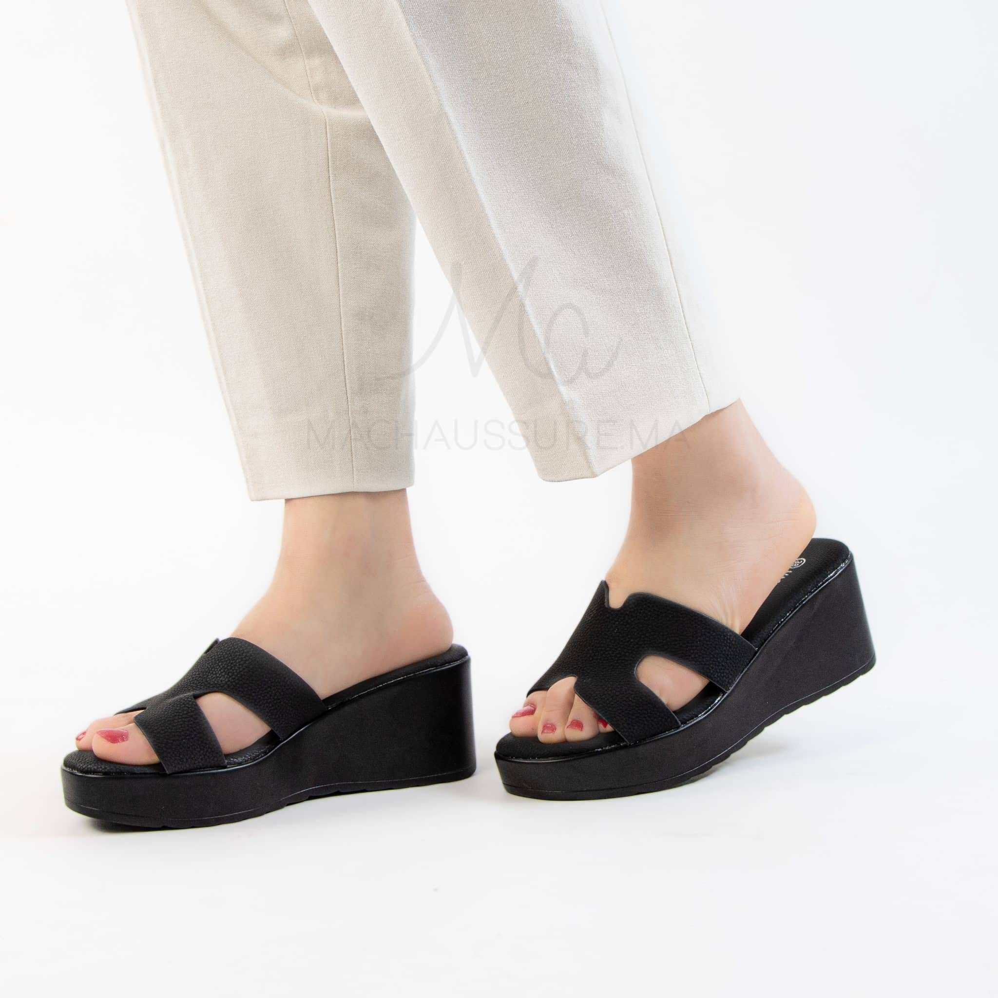 Sekina – Sandales compensées confortables en Noir.