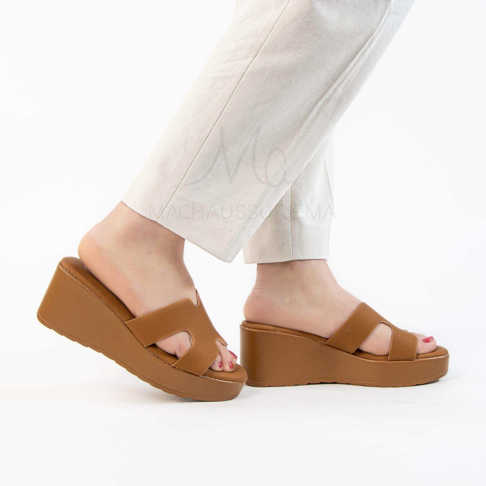 Sekina – Sandales compensées confortables en Tabac.