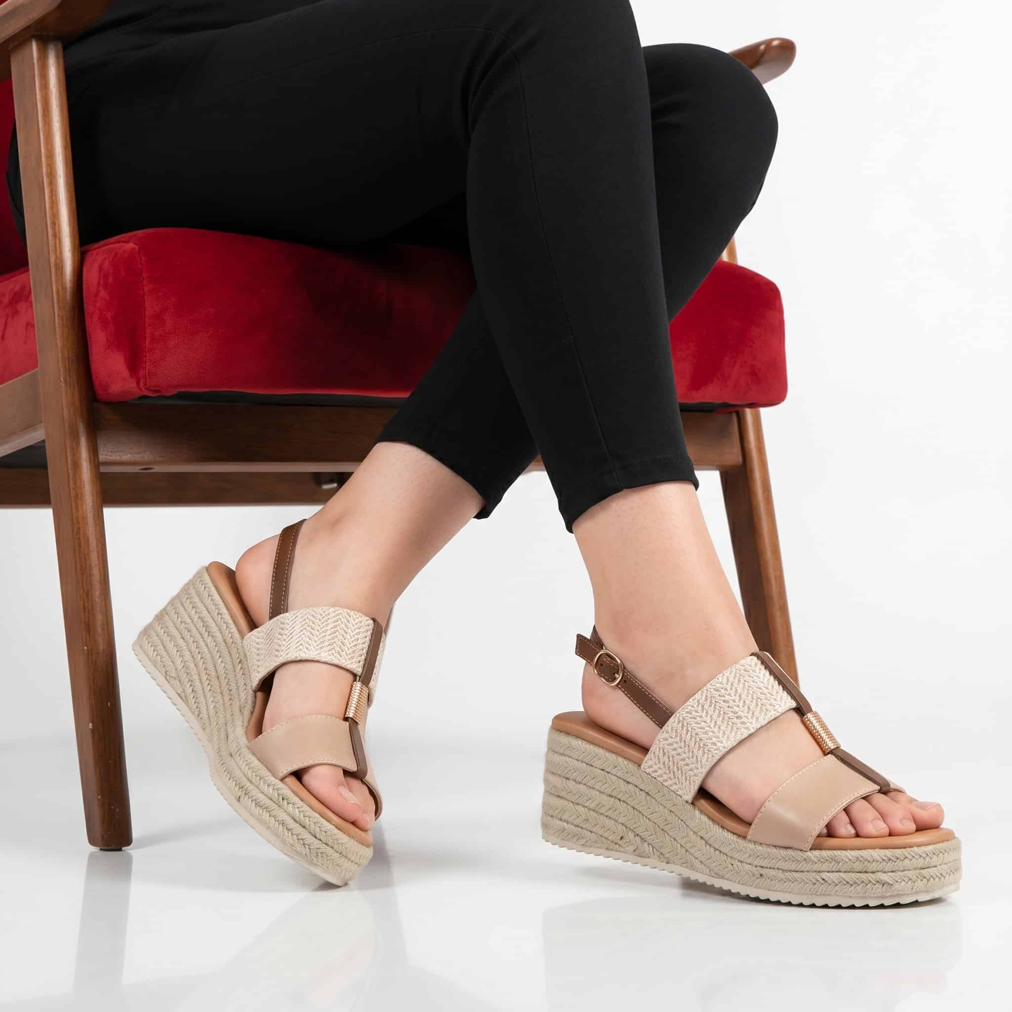 Winkle – Sandales Compensées en Beige.