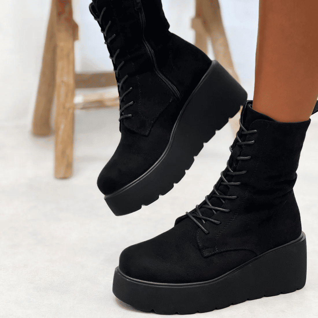 Soraya – Bottines compensées en Noir.