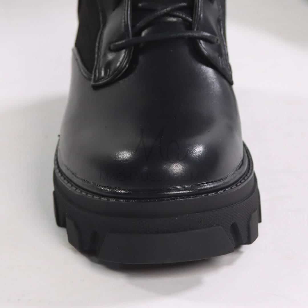 Naya – Bottes à talon en Noir.