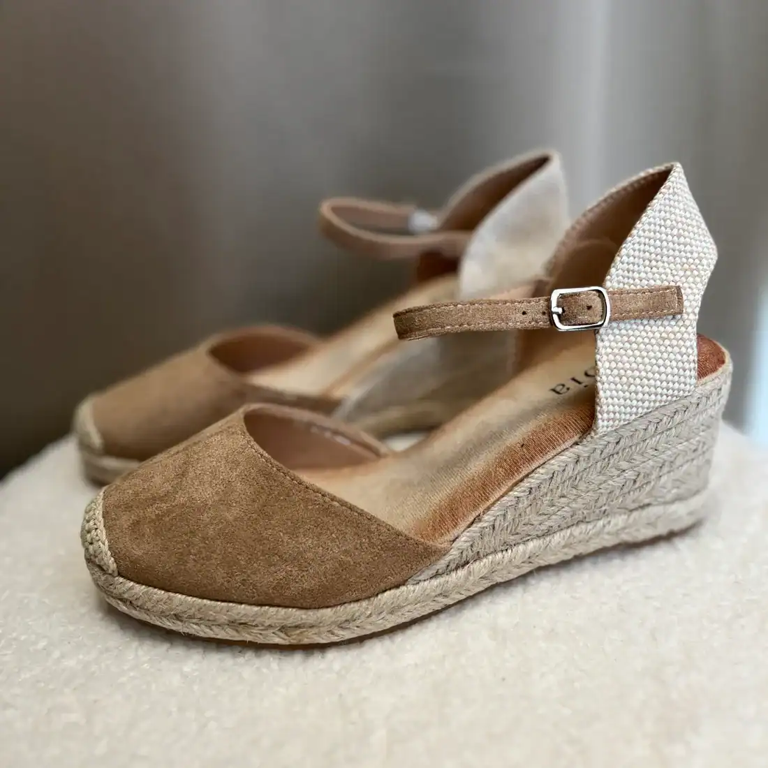 Bella Corda – Sandales compensées en Kaki.