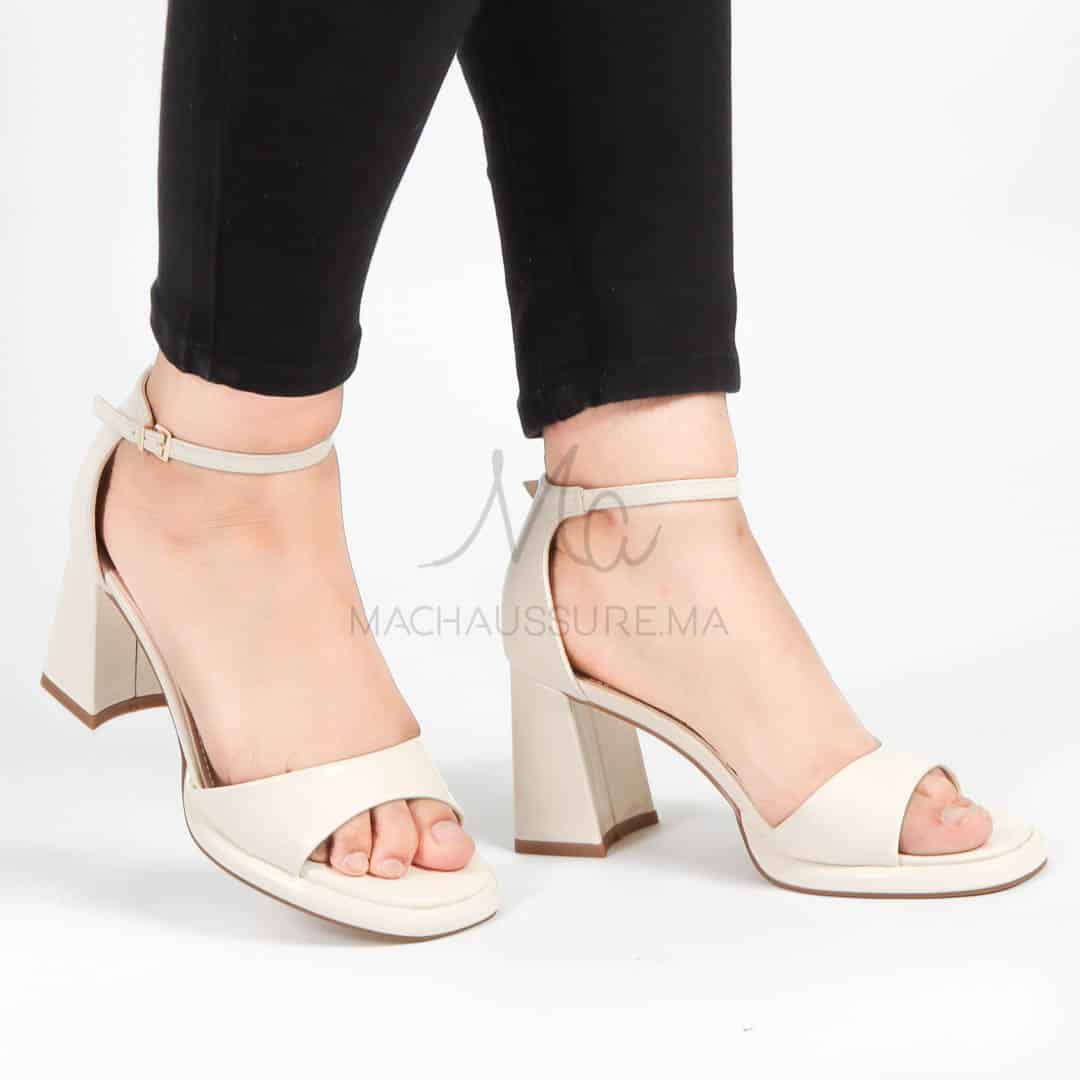 Larkspur – Sandales à talon en Beige.