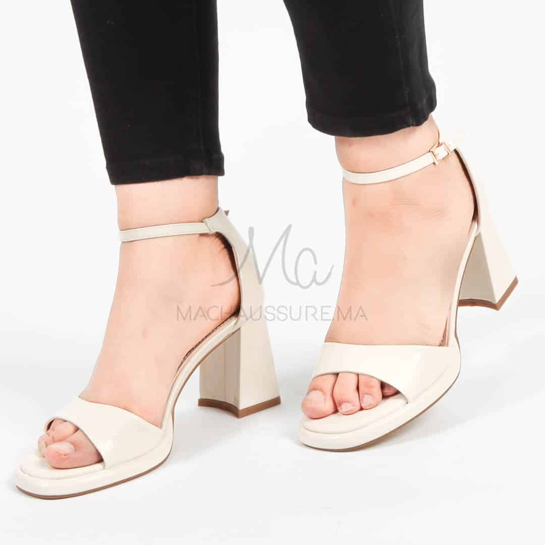 Larkspur – Sandales à talon en Beige.