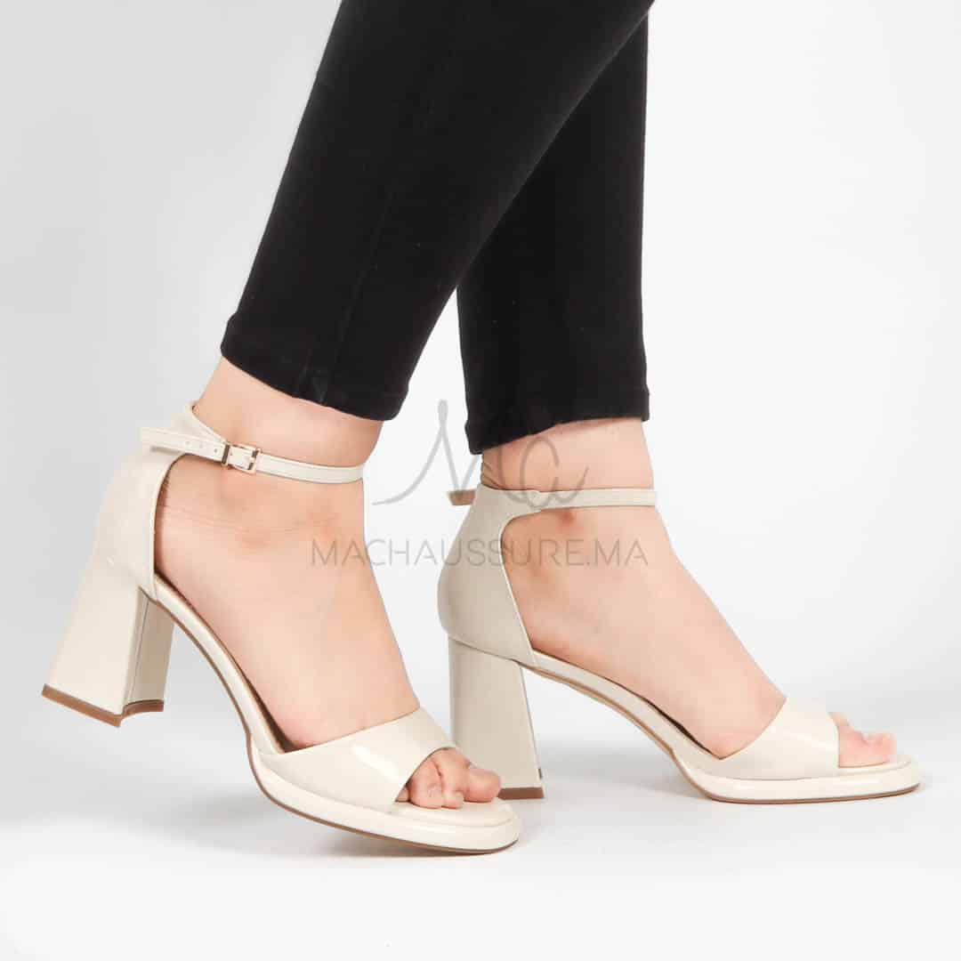 Larkspur – Sandales à talon en Beige.