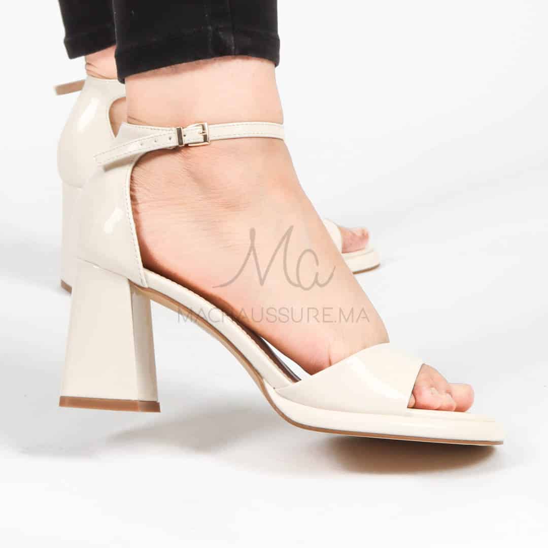 Larkspur – Sandales à talon en Beige.