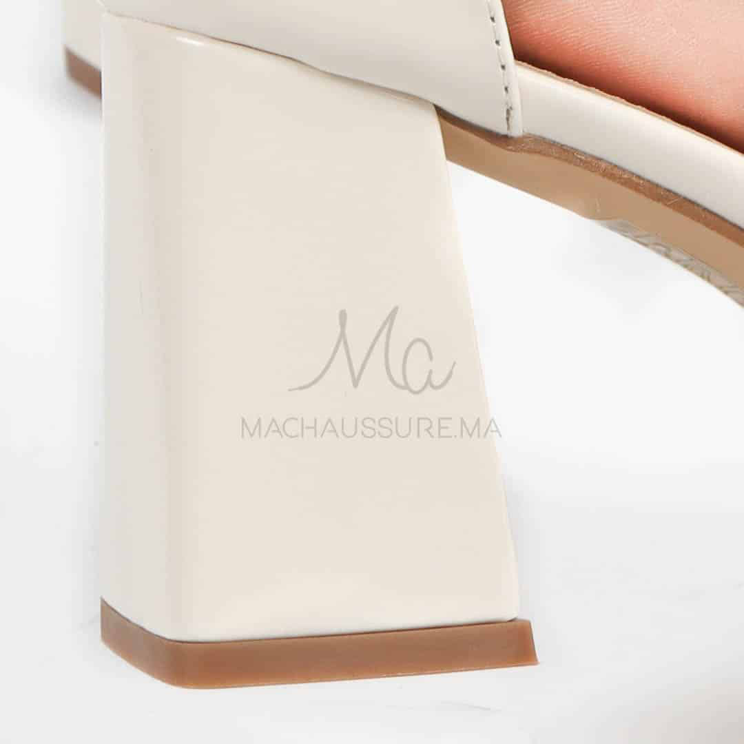 Larkspur – Sandales à talon en Beige.