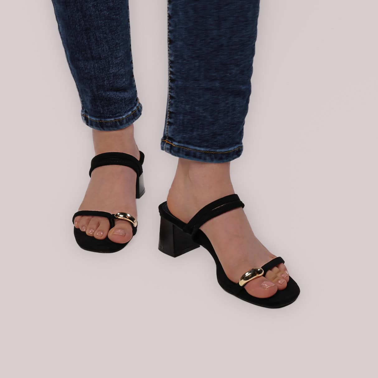 JUIDETTE – Sandales demi talon en Noir.