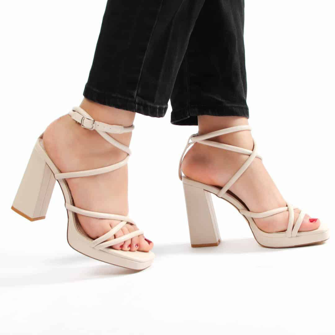 Irisé – Sandales à talon Beige.