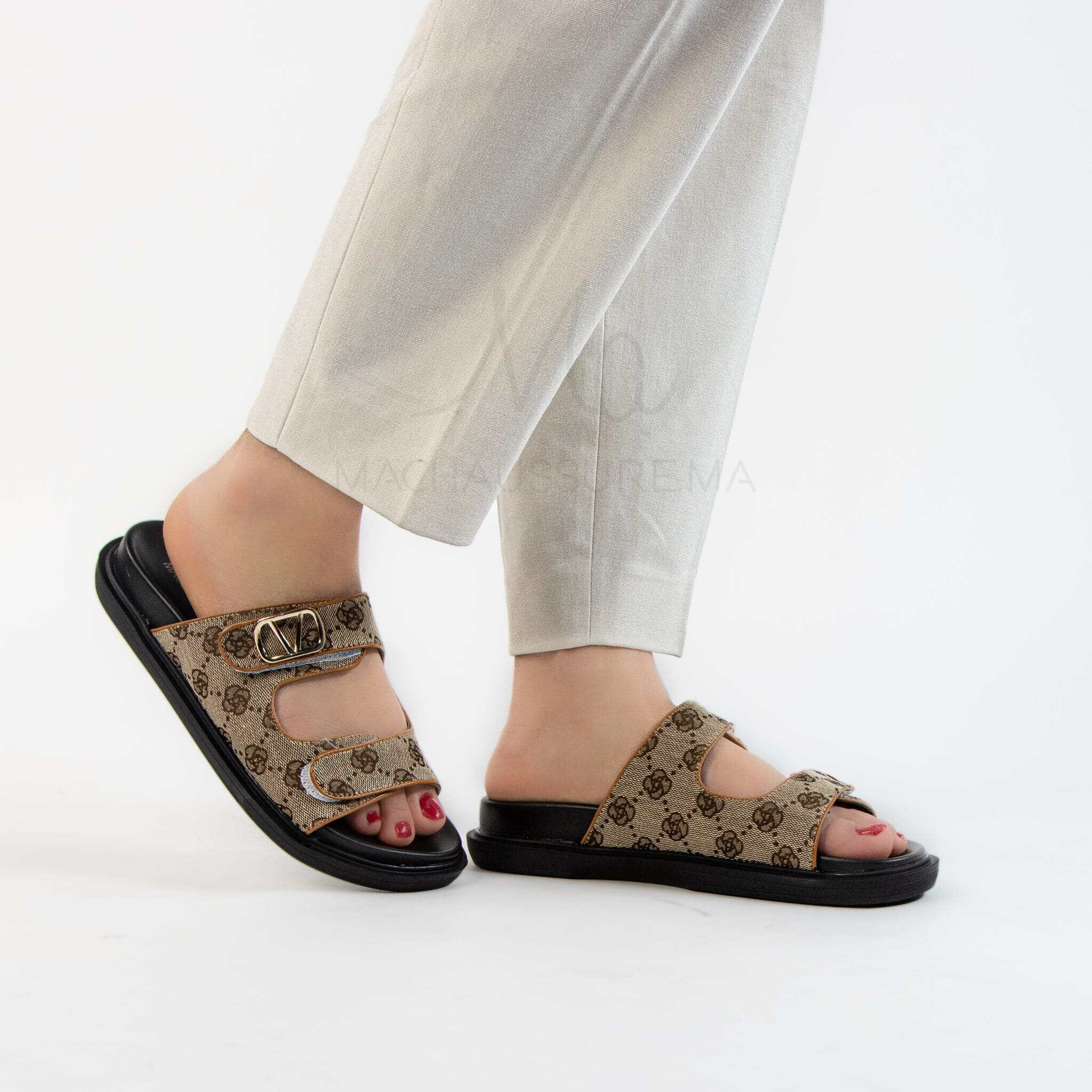 Amaryllis - Sandales plates en Tabac.