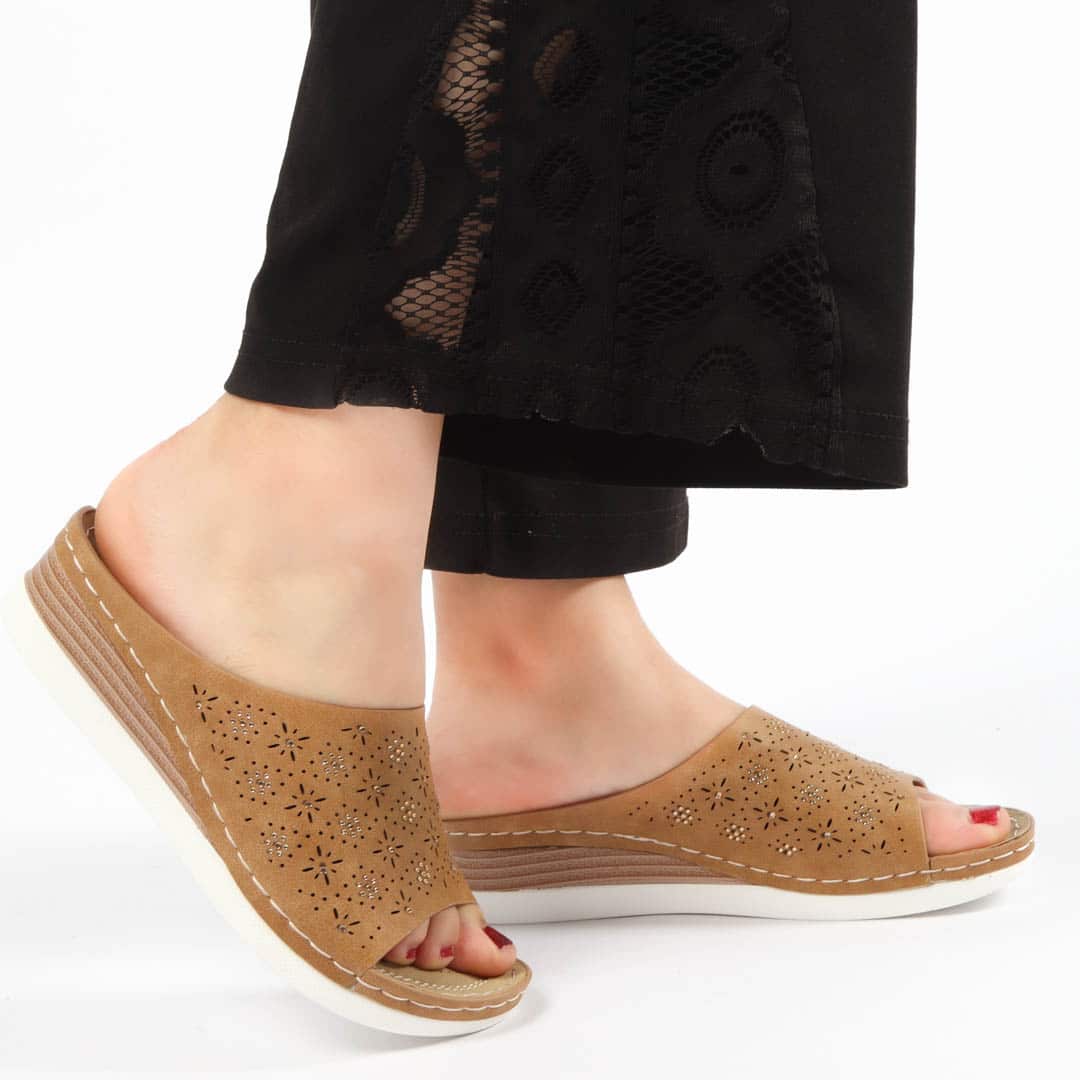 RelaxFit - Sandales confortables en Tabac.
