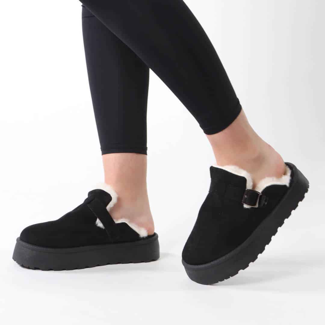 Elan - Chaussons à plateforme en Noir.