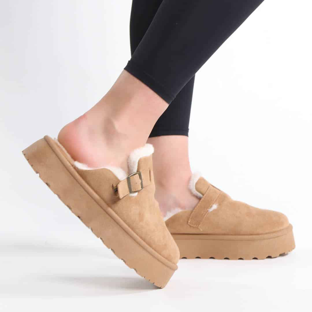 Elan - Chaussons à plateforme en Tabac.