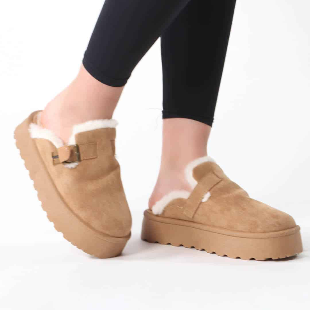Elan - Chaussons à plateforme en Tabac.