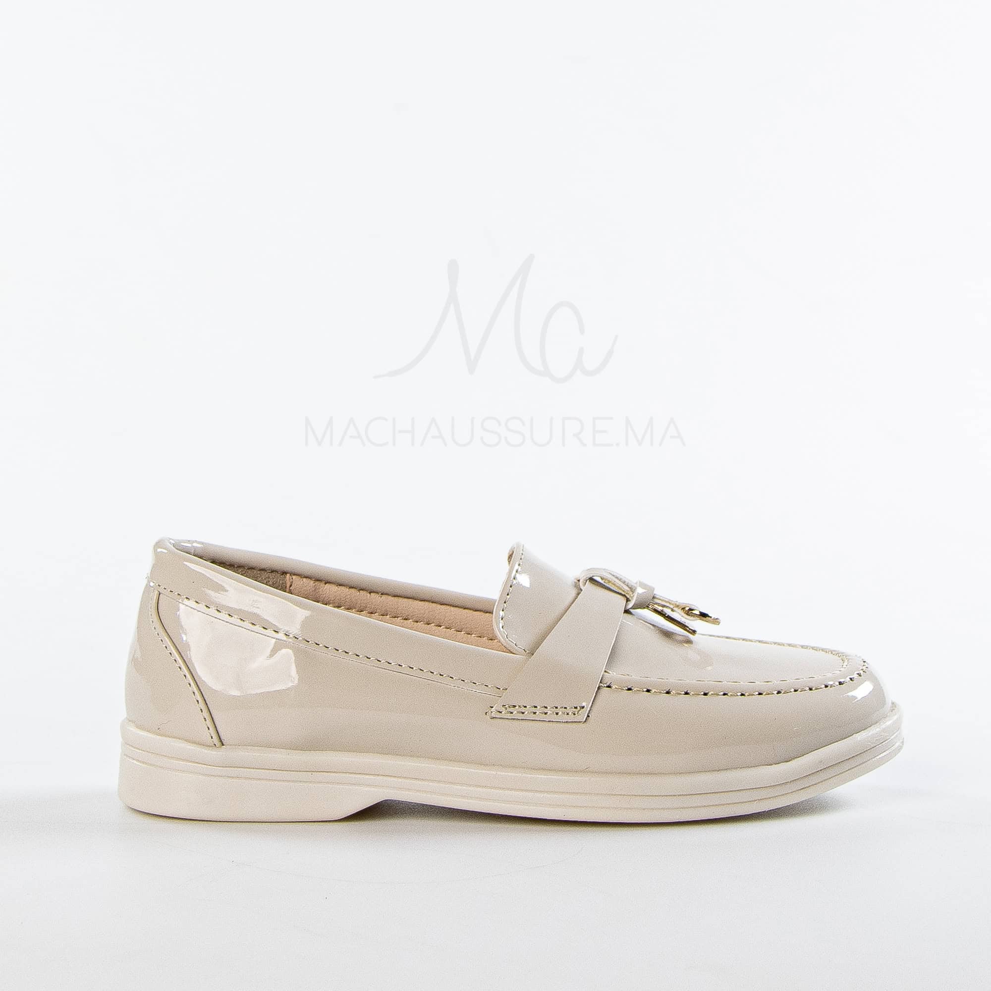 Opaline – Mocassins Fille en Vernis Beige.