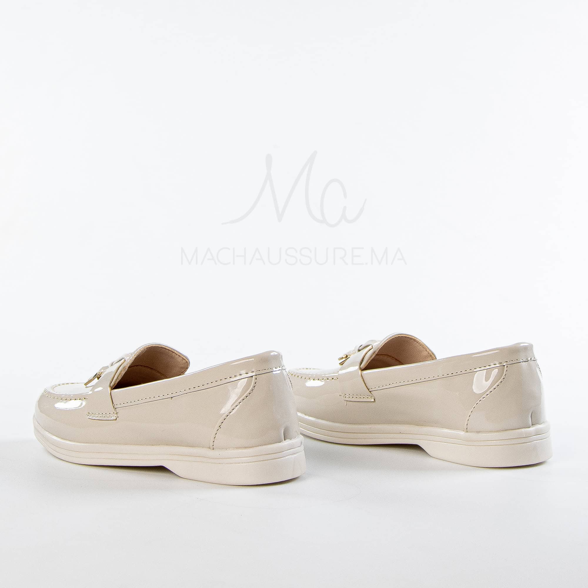 Opaline – Mocassins Fille en Vernis Beige.