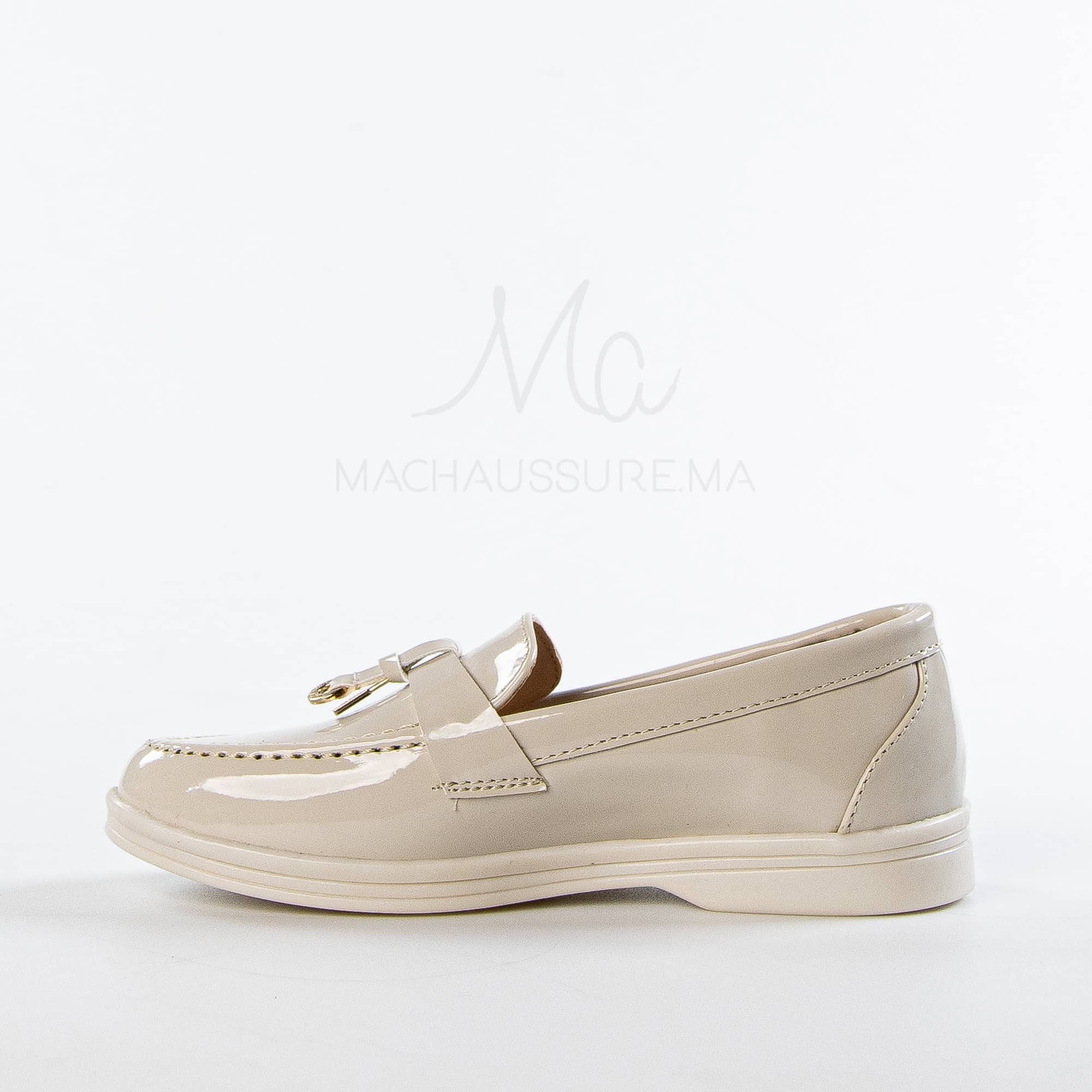 Opaline – Mocassins Fille en Vernis Beige.