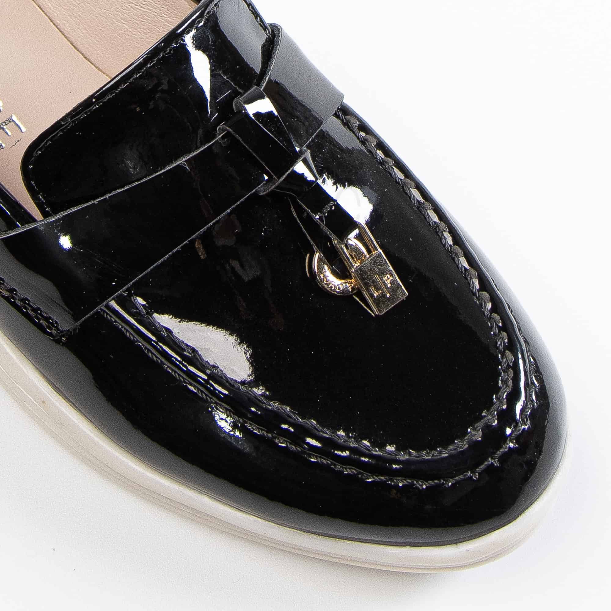 Opaline – Mocassins Fille en Vernis Noir.