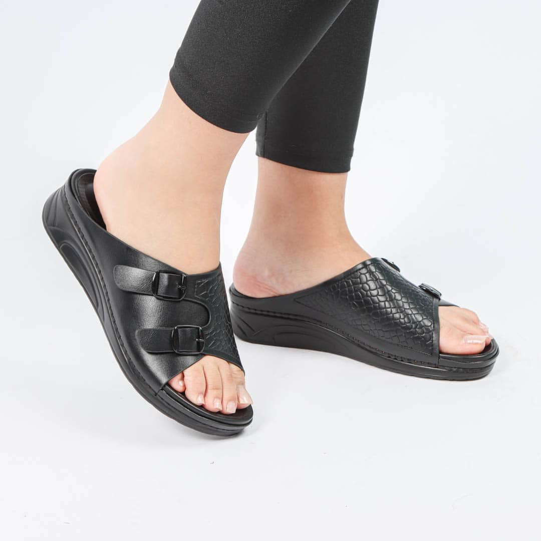 SOFTY - Sandales plates confortables en Noir.