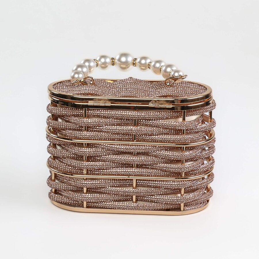 Sac à main en perles et métal doré, accessoire chic pour femmes élégantes..