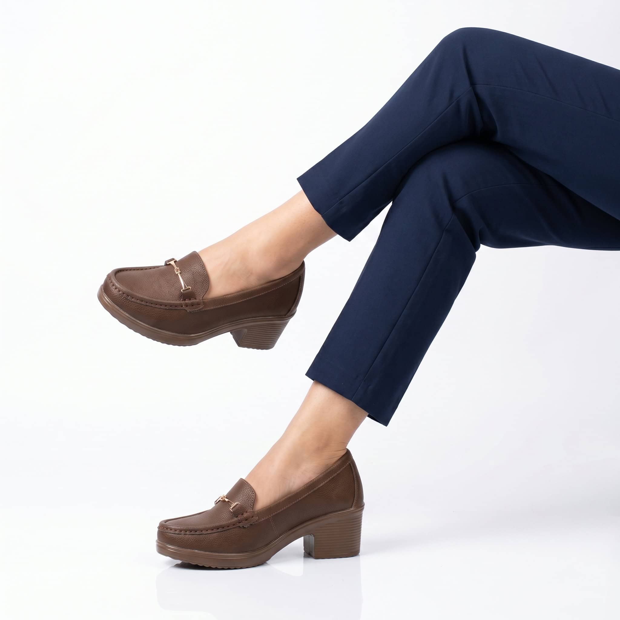 Ocre – Mocassins demi talon en Coffee.