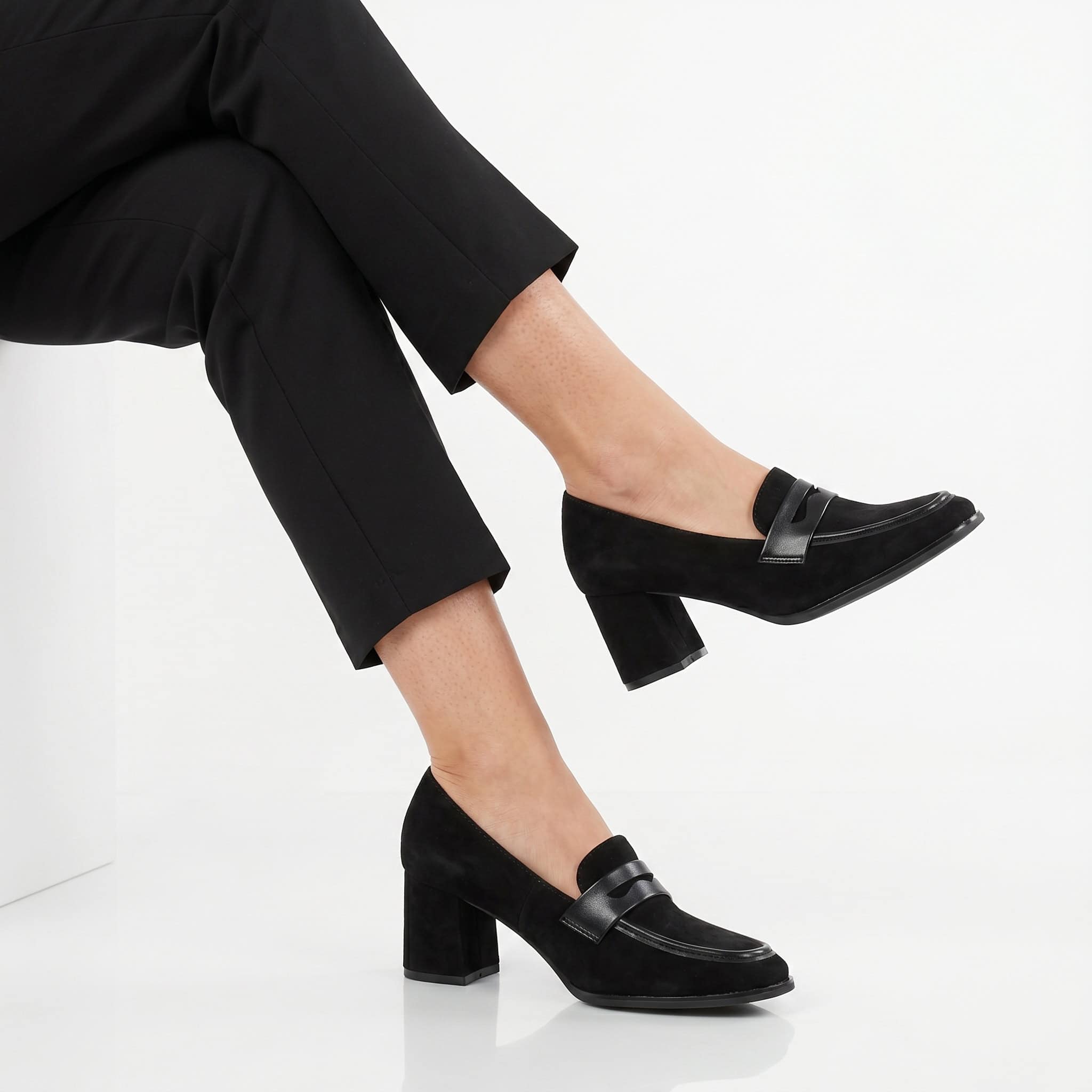 ARK – Derbies Femmes en Noir.
